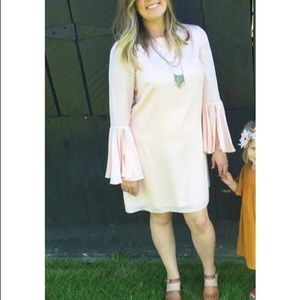 Gianni Bini flowy blush dress